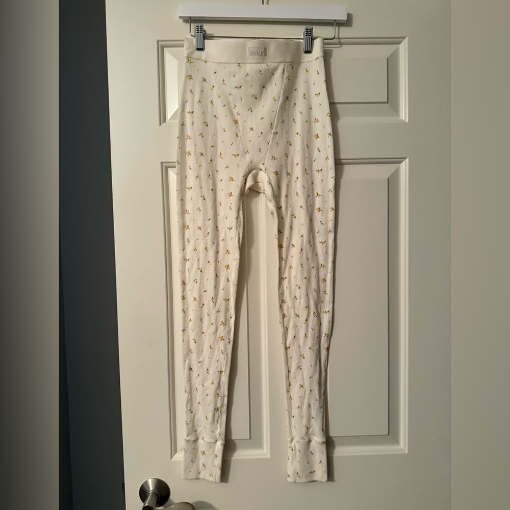 SKIMS Cream Floral Leggings